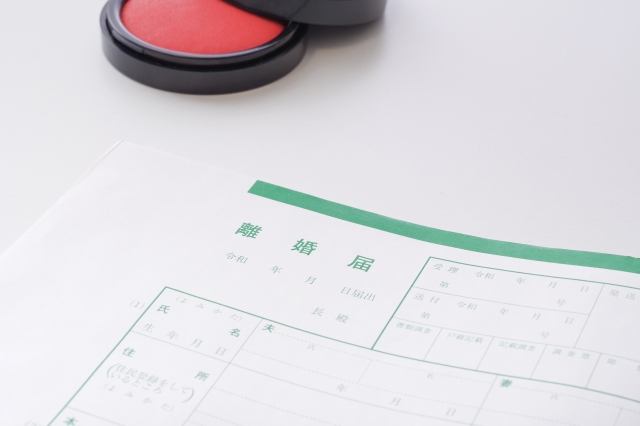 離婚する前に不動産を任意売却すべき？離婚前にするメリットとは？